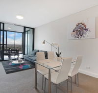 Cozy apartment with Water view plus Winter garden - Southport Accommodation