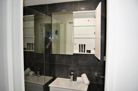 Seranin | Gordon - Southport Accommodation 11