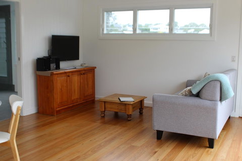 Red Waratah - Accommodation Southport 5