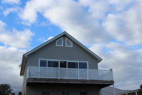 Red Waratah - Accommodation Southport 9