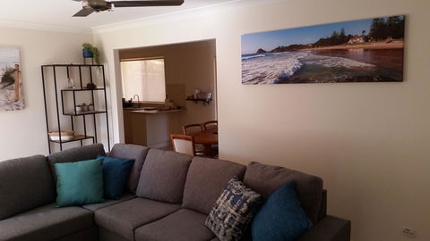 Twin Palms Holiday House At Lighthouse - Southport Accommodation 9