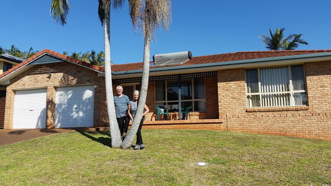 Twin Palms Holiday House At Lighthouse - Southport Accommodation 0