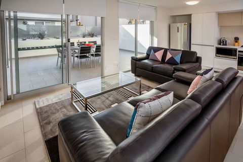 Hamilton Executive Apartments - Southport Accommodation 23