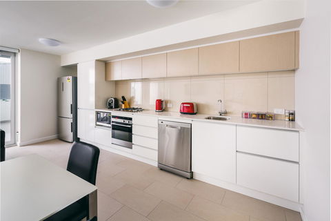 Hamilton Executive Apartments - Southport Accommodation 24