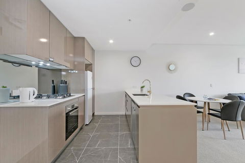 Stylish And Neat Two Bed Apartment In Wentworth Point - Southport Accommodation 5
