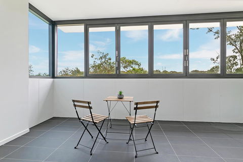 Stylish And Neat Two Bed Apartment In Wentworth Point - Southport Accommodation 8