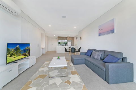 Stylish And Neat Two Bed Apartment In Wentworth Point - Southport Accommodation 1