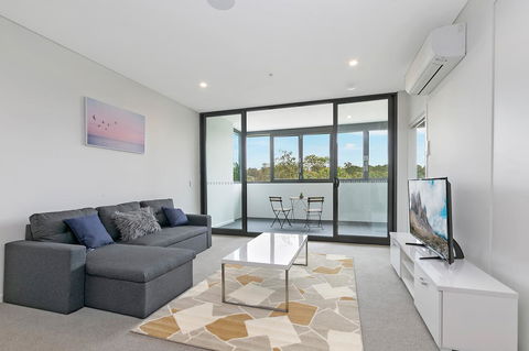 Stylish And Neat Two Bed Apartment In Wentworth Point - Southport Accommodation 0