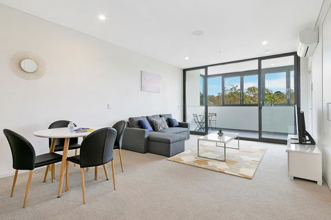 Stylish And Neat Two Bed Apartment In Wentworth Point - Southport Accommodation 4