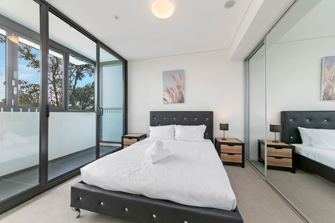 Stylish And Neat Two Bed Apartment In Wentworth Point - Southport Accommodation 7