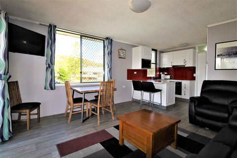 Beachfront 3, 25 Willow Street - Southport Accommodation 1