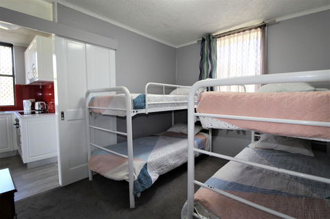Beachfront 3, 25 Willow Street - Southport Accommodation 10