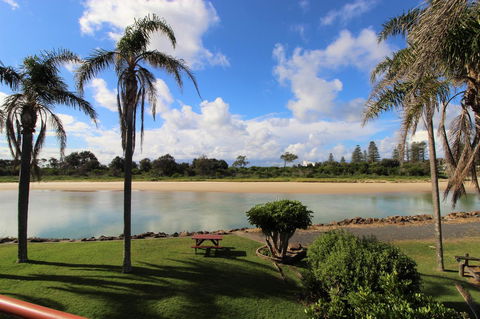 Beachfront 3, 25 Willow Street - Southport Accommodation 7