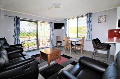 Beachfront 3, 25 Willow Street - Southport Accommodation 2