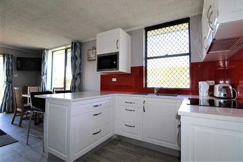 Beachfront 3, 25 Willow Street - Southport Accommodation 6