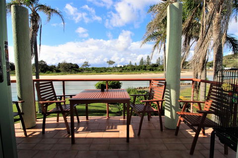Beachfront 3, 25 Willow Street - Southport Accommodation 4