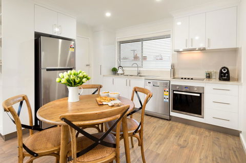 Sleeping In Style - Central & Sophisticated - Southport Accommodation 6