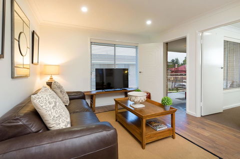 Sleeping In Style - Central & Sophisticated - Southport Accommodation 5
