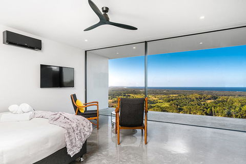 Sundays At Byron - Southport Accommodation 24