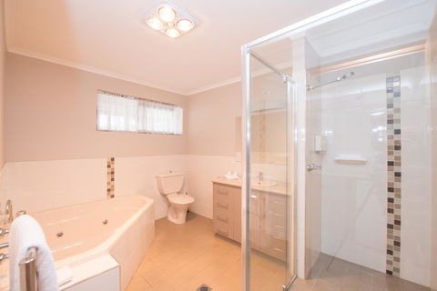 Hume Country Motor Inn - Southport Accommodation 29
