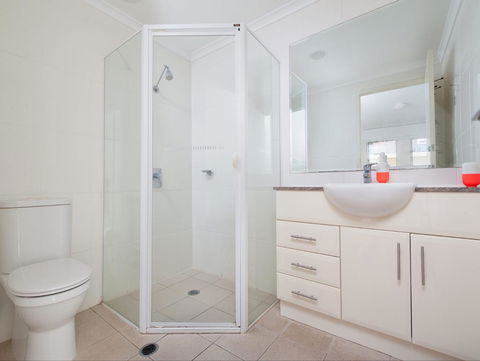 Seaspray Villa 5 - Southport Accommodation 5