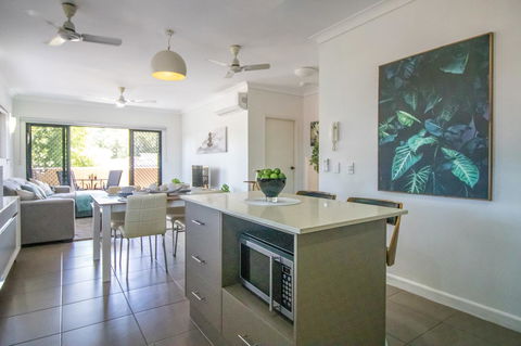 ZEN QUEST - The NOMADS PAD Near Nightcliff Markets & Sunset Foreshore - Southport Accommodation 24
