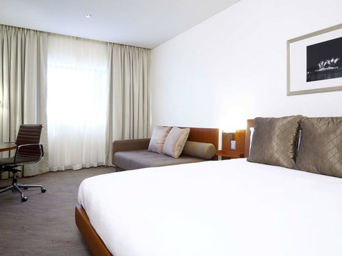Novotel Canberra - Southport Accommodation 0