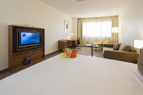 Novotel Canberra - Southport Accommodation 23