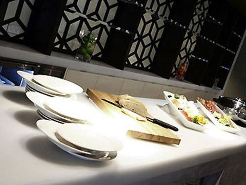 Novotel Canberra - Southport Accommodation 30