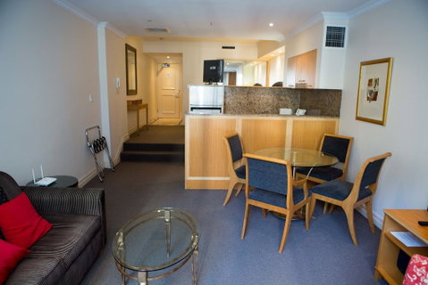 Bond 215 - Accommodation Southport 2