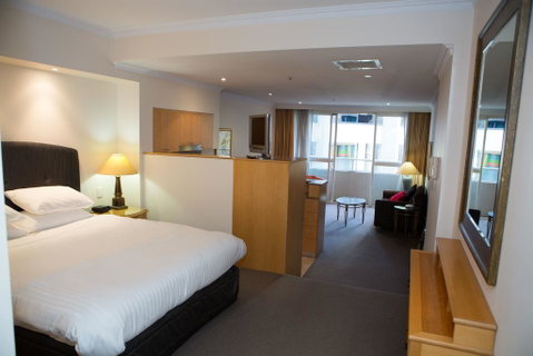 Bond 215 - Accommodation Southport 0