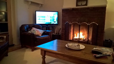 Book Keepers Cottage - Southport Accommodation 3