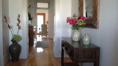 Book Keepers Cottage - Southport Accommodation 0