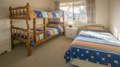 Boomer Crescent 5 Kioloa - Southport Accommodation 2