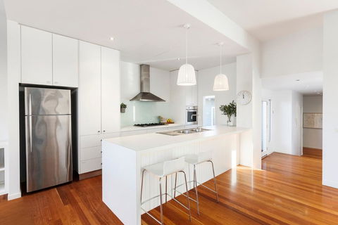BOUTIQUE STAYS - Queen Adelaide - Southport Accommodation 1