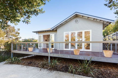 BOUTIQUE STAYS - Queen Adelaide - Southport Accommodation 0