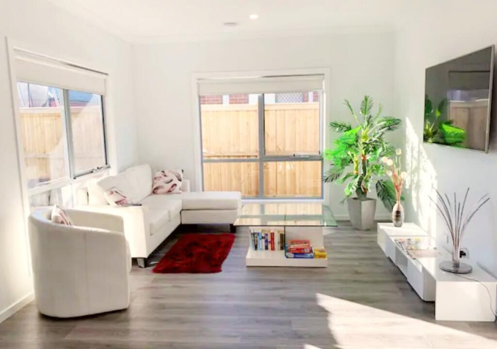 Dundonnell ACT Southport Accommodation