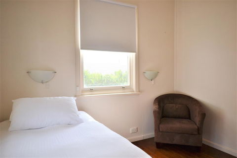 Breakers 3 2 Hill Street - Southport Accommodation 3