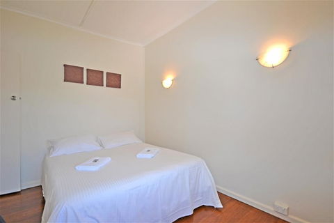 Breakers 4 2 Hill Street - Southport Accommodation 3