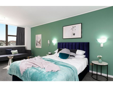 Bright, Modern Studio Steps From The Action - Accommodation Southport 2