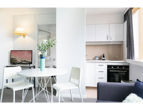 Bright, Modern Studio Steps From The Action - Accommodation Southport 0