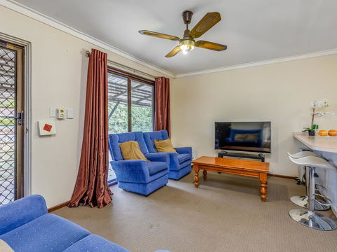 Bright, Neat & Convenient House - Southport Accommodation 0