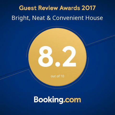 Bright, Neat & Convenient House - Southport Accommodation 3
