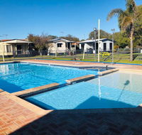 Broadwater Beach Cottage with WiFi - Southport Accommodation
