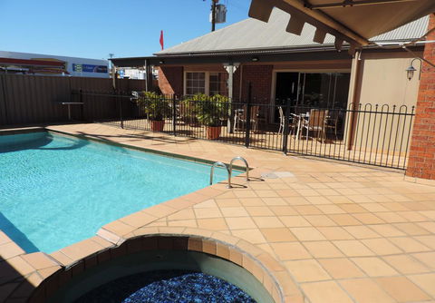 Burke & Wills Mt Isa - Southport Accommodation 0