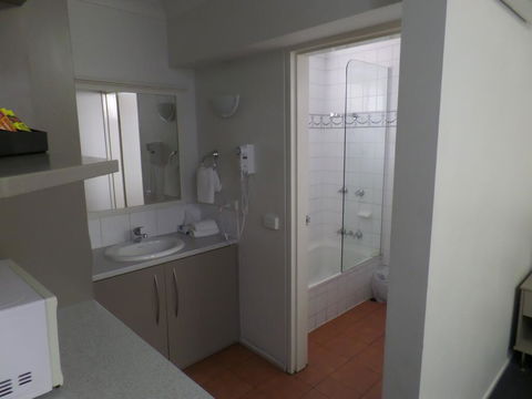 Burke & Wills Mt Isa - Southport Accommodation 3