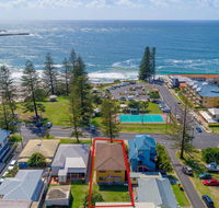 Burleigh Unit 2 -28 Clarence Street - Opposite Main Beach. - Southport Accommodation