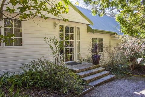 Bygone Beautys Cottages - Bronte Cottage - Southport Accommodation 1
