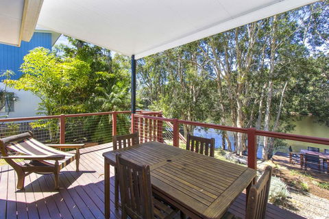 CABARITA BEACH BLISS - HOLIDAY HOME ON THE LAKE - Southport Accommodation 3