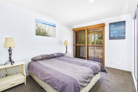 CABARITA BEACH BLISS - HOLIDAY HOME ON THE LAKE - Southport Accommodation 2